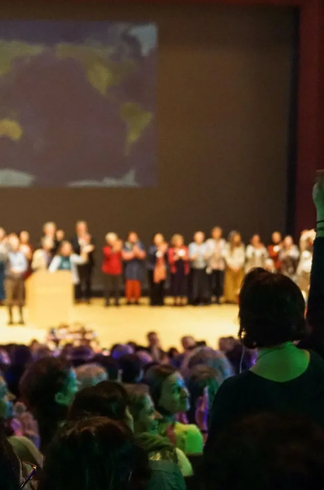 ​L’Université libre organise des congrès, des rencontres, des séminaires, des colloques, des cours, ainsi que de multiples projets artistiques ou culturels, et développe aussi des organes communication et de publication.