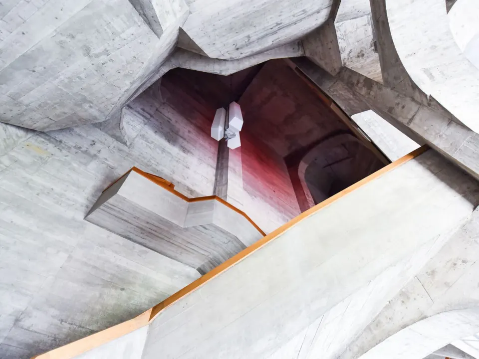 Escalier de béton sculpté du Goetheanum